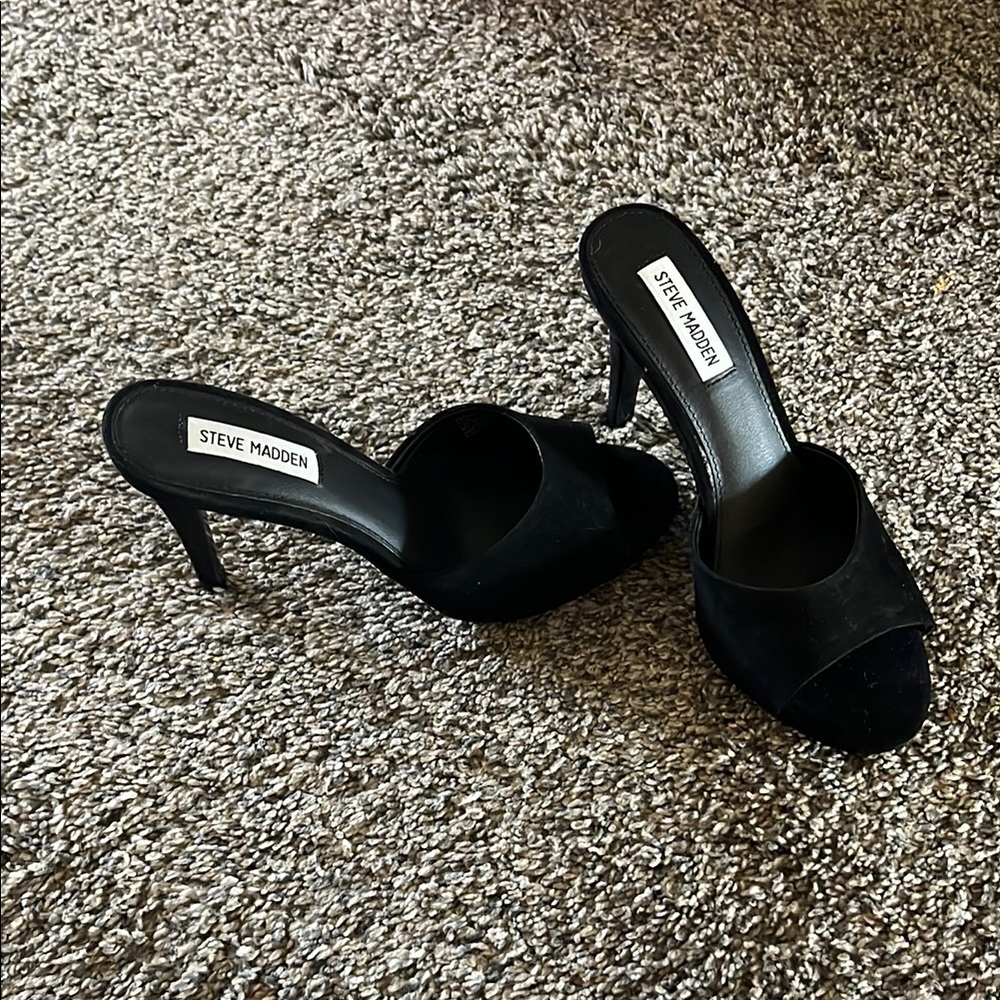 Steve Madden Black Kitten Heels